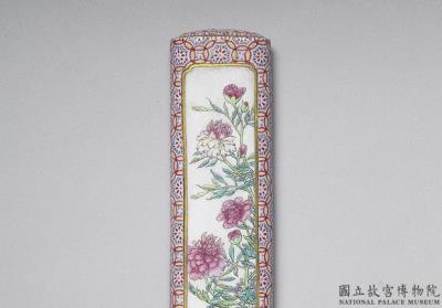 图片[2]-Toothpick holder with imperial poem and flower decoration in yangcai enamels, Qing dynasty, Qianlong reign (1736-1795)-China Archive